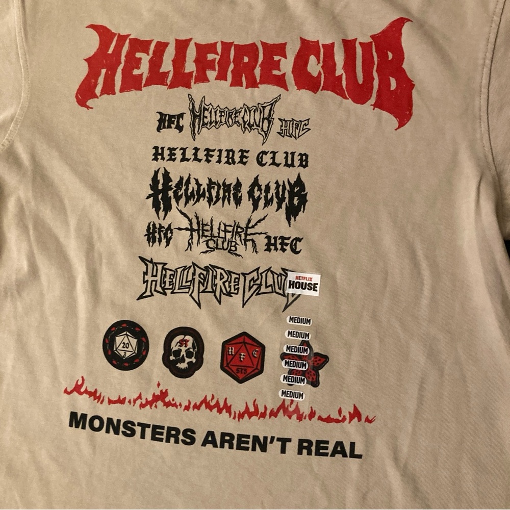 Netflix House Stranger Things Hellfire Club T-Shirt NWT - Picture 2 of 6